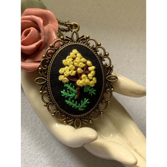 Hand-stitched Floral Pendant necklace - Embroidery Necklace - Picture 2 of 4